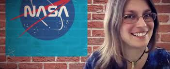 ENTREVISTA COM BECKY CHAMBERS, AUTORA DE "A LONGA VIAGEM A UM PEQUENO  PLANETA HOSTIL"