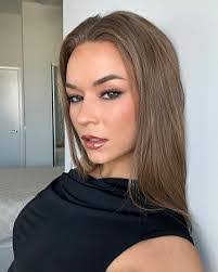 Emily Yard's Instagram, Twitter & Facebook