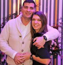 Se pare că numărul 1 wta, simona halep, are o cucerire romantică de bifat în palmares. Cine E Toni Iuruc Logodnicul Simonei Halep CaÈ›i Bani CaÈ™tigÄƒ Cum A DivorÈ›at Cele Mai Amuzante IntamplÄƒri Povestite De Cel Mai Bun Prieten Exclusiv