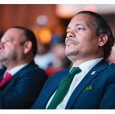 El creador de @ecotrofeos está de cumpleaños. Mister @modesto_ventura un  gran emprendedor sostenible pero mejor aún un gran ser humano. Que Dios te  de vida y salud para que veas tu sueño