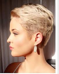 Pin de Manon Lapointe em Coiffure