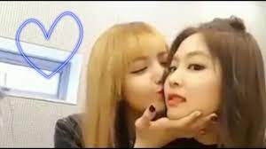 Blackpink lisa kiss jennie