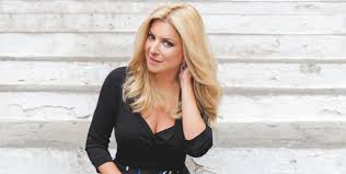 Η κοσμικογράφος χρίστινα πολίτη γεννήθηκε στις 26 δεκεμβρίου του 1969 στην αθήνα. Xwris Xristina Polith H Premiera Antelinas Xarh Ston Skai Olo To Paraskhnio Tina S Mess