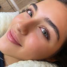 Lash lifting: o procedimento Perfeito para quem busca Naturalidade! O Lash  Lifting é um procedimento de beleza que levanta e curva os cílios naturais,  proporcionando um efeito de alongamento e volume sem