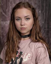 Stella Kirk's Instagram, Twitter & Facebook