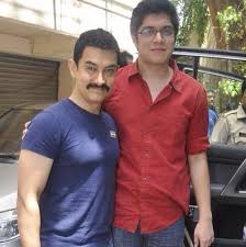 Y'allah guysss junaid khan is not a mat seller he's from a well off family stop believing stupid facebook memes. Zoomtv On Twitter Oh Snap Aamir Khan With His Son Junaid Khan Http T Co Ho5ru0p2ga