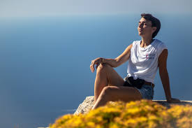 Si vous ne pouvez vraiment plus supporter votre travail, vous avez déjà probablement rêvé de claquer la porte un million de fois. Changer De Vie C Est Possible Tout Quitter Pour Suivre Sa Raison D Etre