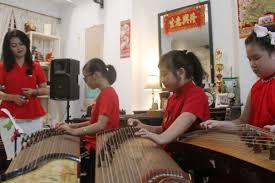 Kecapi, alat musik tradisional dari daerah sunda kamera. Perjuangan Ngartini Huang Melestarikan Kecapi Tiongkok Halaman All Kompas Com