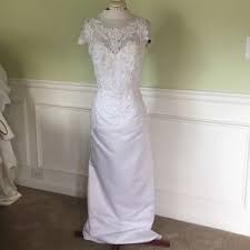 Very clean and sleek lines accentuate the figure nicely. Best 25 Deals For Gloria Vanderbilt Wedding Dress Poshmark