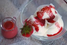 Frozen Joghurt Mit Erdbeersauce What Bakes Me Smile