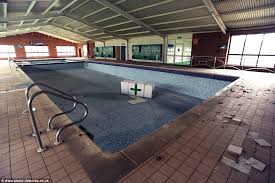 Kulüp afc barrow bolton wanderers bradford city cambridge united carlisle united cheltenham town colchester united crawley town exeter city forest green rovers grimsby town harrogate town leyton orient mansfield town fc morecambe newport county oldham athletic port vale fc. Haunting Images Show Abandoned Pontins Holiday Park In Hemsby Norfolk Daily Mail Online