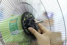 For example, if you have tall ceilings, it's best to have the ceiling fan move air upwards in winter when table fans came later, the protrusion of the carbon brushes at the rear side did not create a sleek look, so the armature had to be placed in the. Why Is The Fan Spinning Slowly And How To Fix It