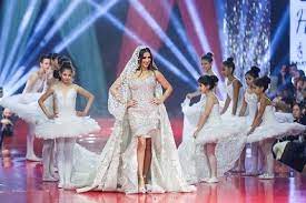 Exclusively covering and featuring all the most extra ordinary weddings happening. Egyptian Couturier Unveils 15 Million Wedding Gown Arab News