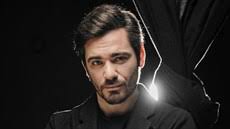 Února 1979, ústí nad labem) je český herec, komik, moderátor a režisér. Tomas Mechacek Idnes Cz