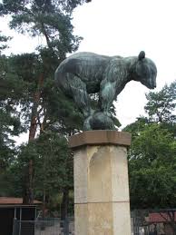 Im haus natur und umwelt in der wuhlheide wird großstadtkindern und auch ihren eltern die für viele ungewohnte begegnung mit mutter natur ermöglicht. Kopenick Park An Der Wuhlheide Am Haus Natur Und Umwelt Bar Auf Der Kugel 1904 August Gaul Bronze Epoche Kaiserr Leipziger Platz Wuhlheide Berlin Museum