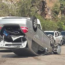 ♦️انقلاب سيارة جراء حادث سير على طريق عام بلونة - كسروان