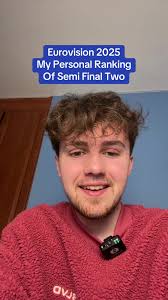 Mata and Sipha Lee Kissing