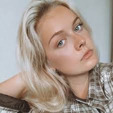 Michelle Kisner's Instagram, Twitter & Facebook