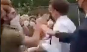 Actuellement dans la drôme dans le cadre de son tour de france, emmanuel macron a été pris à partie par une présente dans la foule venue le saluer c'est là que l'une des personnes présentes, qui s'était définie plus tôt comme «anarchiste» auprès de quotidien, a asséné une gifle au président de. Xysthg Xrvpk5m