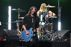 Fight foo, not each other. Foo Fighters New Album Dave Grohl Goes Pop On Medicine At Midnight