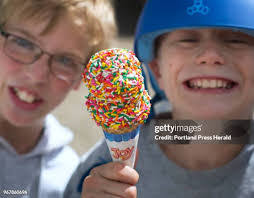 Elizabeth Cove's Instagram, Twitter & Facebook