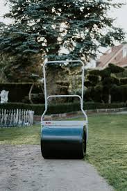 Ein bereits stehender rasen sollte lediglich im frühling, noch bevor die wachstumsphase beginnt gewalzt werden. Humus Ebnen Rasen Saen Al Ko Gw50 Rasenwalze Im Test