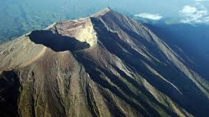 From a distance, the mountain appears to be perfectly conical. Keagungan Makna Gunung Agung Dalam Budaya Masyarakat Bali Kumparan Com