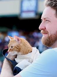 🐱 The Missions held their 1st cat-frinedly game this week ⚾ #KSATnews