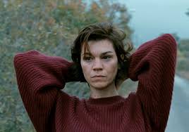 Trofeul pentru acest film, care spune povestea unei tinere nigeriene victimă a. Review Mare Cineuropa