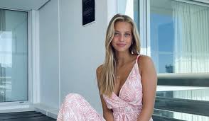 Actress / model acting agent: D7jqhv6dvwsn2m