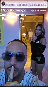 El Undertaker Bisexual' Damian Priest se llevó a Lola Vice al concierto de  Bad Bunny 🇵🇷 🇨🇺 🚨🚨🚨🚨🚨🚨 Buen provecho a Priest poniendo en alto  nuestra bandera al estar con sendo mujerón. ¿