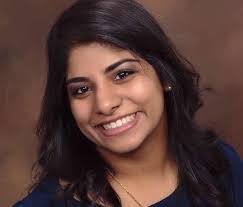 Paula Manis's Instagram, Twitter & Facebook