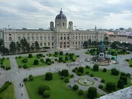 The natural history museum in london is a natural history museum that exhibits a vast range of specimens from various segments of natural history. Naturhistorisches Museum