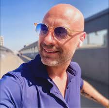 Twelve Twigs” from Chris Kenny @chriskenny.art #chriskenny