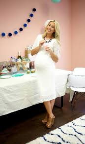 Check them out below, and don't forget to bring a present! 28 Adorable Baby Shower Outfits For Moms To Be Styleoholic