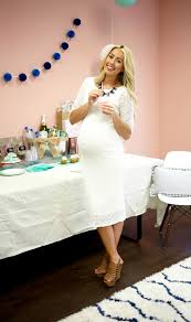 Free printables and all the items you will need for this fun mimosa bar setup! 28 Adorable Baby Shower Outfits For Moms To Be Styleoholic
