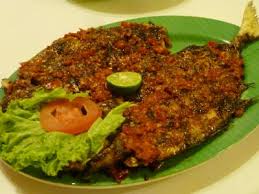 4 sdm margarin yang sudah dicairkan. Pedas Menggigit Si Kuwe Bakar Balado