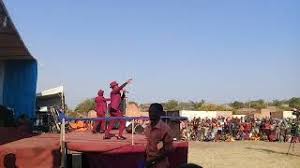 Mapacha watatu ft mzee yusufu shikaushikacho live show. Mapacha Wa Yesu Wakipafom Ndani Ya Kigoma Mjini Hakika Anaweza Bwana Youtube