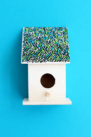 Une cabane à oiseaux représente une opportunité pour que la nature s'intègre davantage dans notre environnement. Nichoir A Oiseaux Maison Et Mangeoire A Fabriquer Soi Meme
