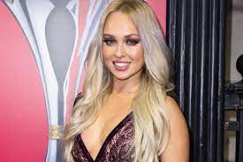 Love it!!she may just be the cutest lip. Hollyoaks Star Jorgie Porter Too Old For More Calendar Shoots