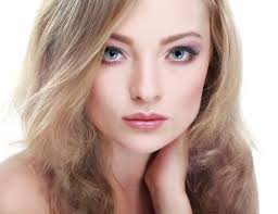 Albul se combina cu orice. Ce Culori De PÄƒr Å£i Se Potrivesc DacÄƒ Ai Ochi Albastri CosmeticÄƒ FrumuseÅ£e Unica Ro
