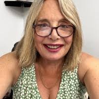 Laura Landis's Instagram, Twitter & Facebook