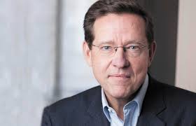 Pierre Servent reçoit le premier prix de l'Association des familles de  Compagnon de la libération