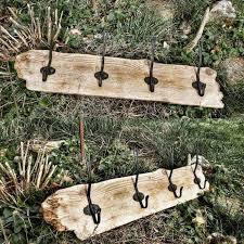 Bevor sie ihre garderobe selber bauen, sollten sie sich gedanken darüber machen, wo das praktische möbelstück später hängen soll. Treibholz Idee Garderobe Aus Altem Holz Selber Bauen Diy Anleitungen