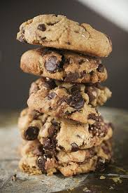 25 Recettes De Biscuits Pour Noel Chatelaine Desserts Chocolate Chip Cookies Food