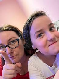 Scotty McCreery and his family took a magical trip to Harry Potter World!  ⚡️🧙‍♂️ But the real question is… which Hogwarts house do y'all think he'd  be in? 🏰