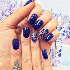 El azul marino en las uñas, realza el carácter profesional de quién lo lleva, enmarcado en las tendencias. Unas En Color Azul Marino Con Mucho Estilo Facebook