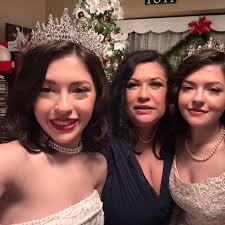 Many think Jeremy Allen White would've been a better fit for young Willy  Wonka than Timothée Chalamet. What do you think?