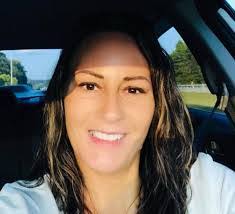 Kari Shields's Instagram, Twitter & Facebook