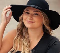 Sienna Haley's Instagram, Twitter & Facebook